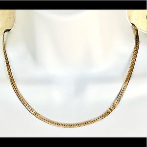 Italian designer elegant flat weave chain necklace 18” long reads gold clasp 925